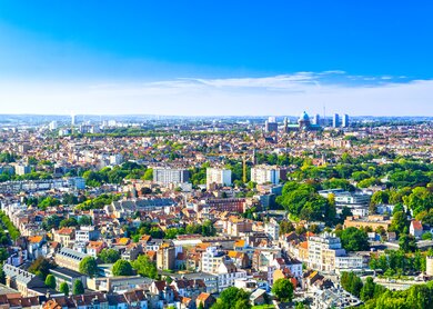 Bruesseler Stadtbild | © Gettyimages.com/boerescul Bruesseler Stadtbild an einem sonnigen Tag | © Gettyimages.com/boerescul