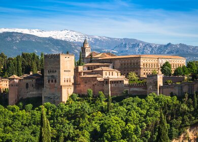 Blick auf die beruehmte Alhambra in Granada | © Gettyimages.com/Perszing1982 Blick auf die beruehmte Alhambra in Granada | © Gettyimages.com/Perszing1982