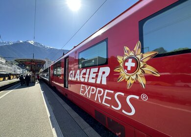 Glacier Express im Bahnhof | © Verena Cezanne Glacier Express im Bahnhof | © Verena Cezanne