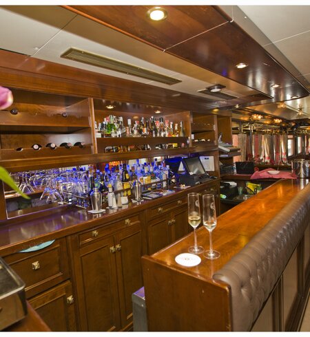 Barwagen des El Tren Al Andalus | © Renfe Die Einrichtung des Barwagens im El Tren Al Andalus | © Renfe