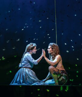 Disneys Tarzan Musical  | © StageEntertainment/Johan Persson Szenenbild aus dem Musical Disneys Tarzan mit Tarzan und Jane | © StageEntertainment/Johan Persson