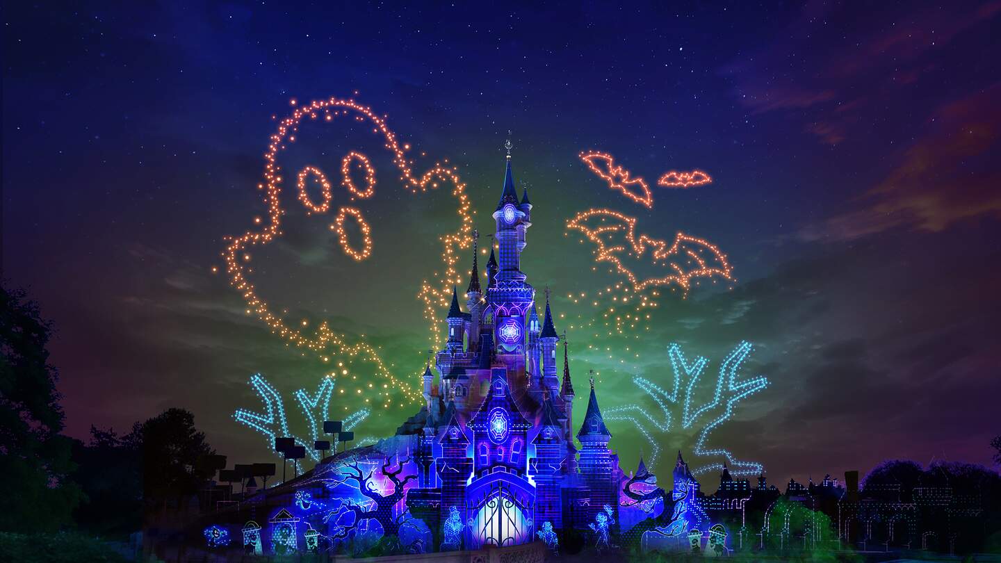 Disneyland-Paris-Halloween-Schloss-Feuerwerk | © Disney