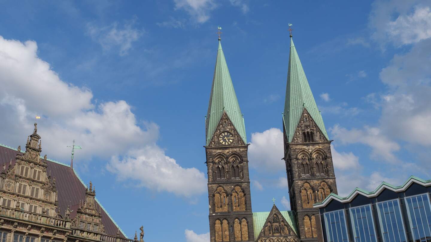 Ansicht auf den alten Petersdom in Bremen | © Gettyimages.com/Wirestock