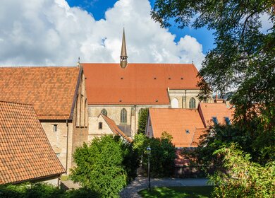 Blick auf das Kloster Zum Heiligen Kreuz in Rostock | © Gettyimages.com/RicoK69