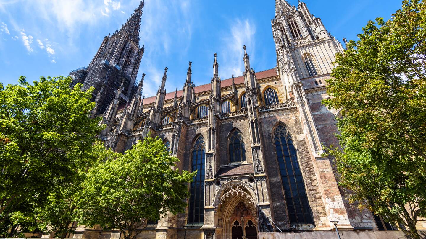 Unterischt auf den Dom in Ulm im Sommer bei gutem Wetter | © Gettyimages.com/scaliger