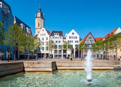 Blick auf den Marktplatz von Weimar mit Brunnen | ©  Gettyimages.com/Animaflora