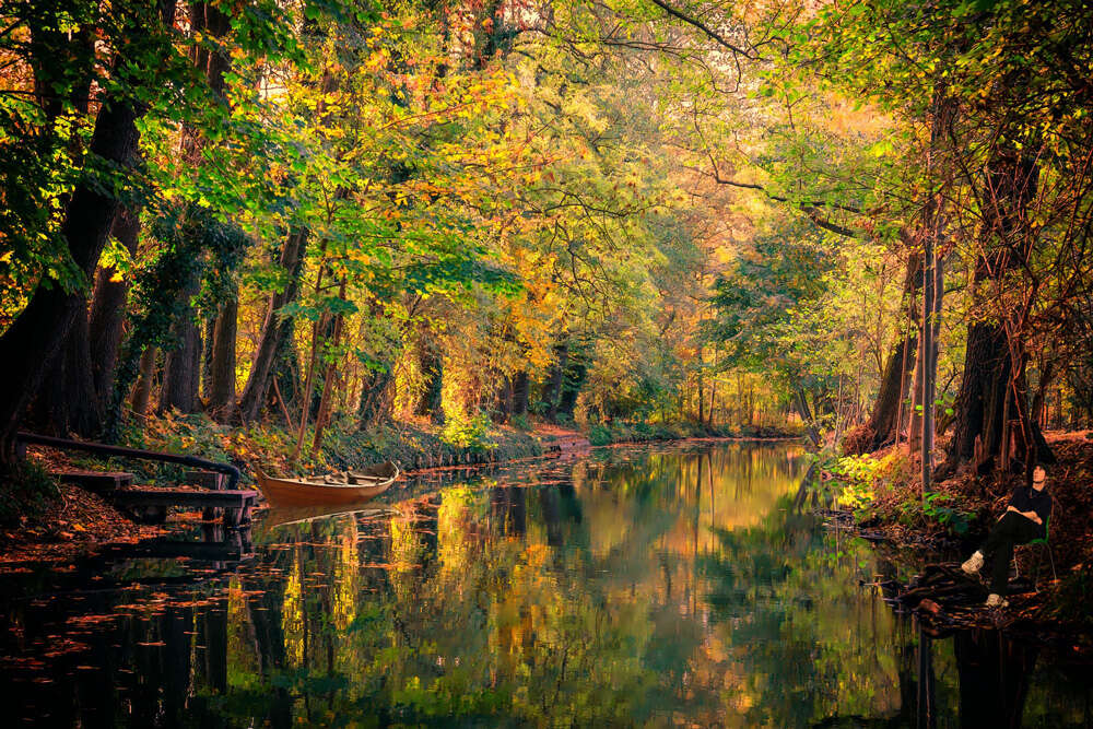 Spreewald-Wasserkanal mit Boot an der Seite im Herbst in Brandenburg | © Pixabay.com/guvo59 