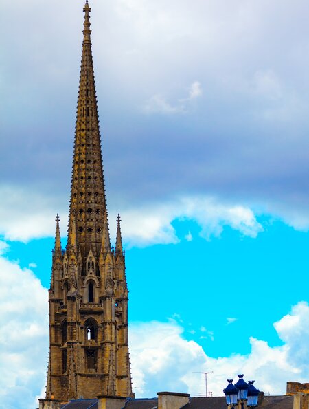 Glockenturm der Basilika Saint Michael von Bordeaux | © Gettyimages.com/RussieseO