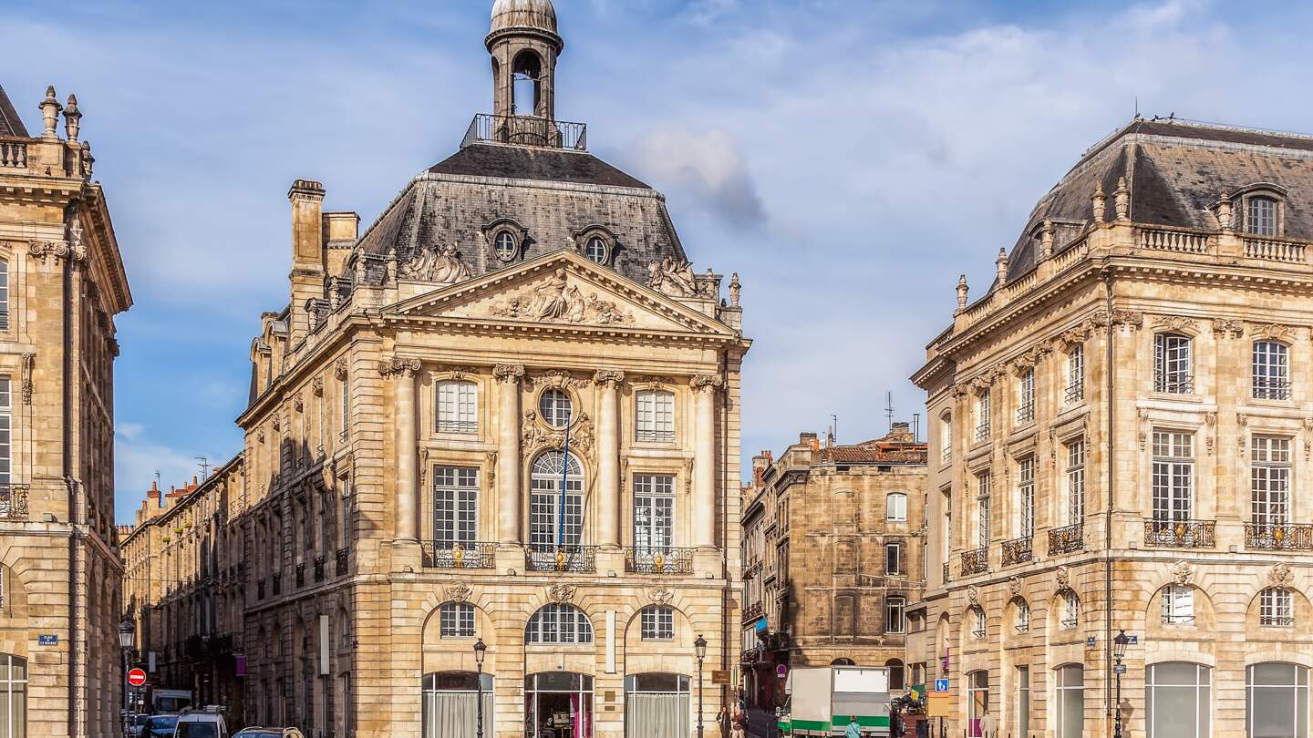 Place de la Bourse mit Reflexion, Bordeaux | © Gettyimages.com/Anna_Pakutina