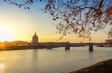 Schöne Szene von der Garonne in Toulouse bei Sonnenuntergang | © Gettyimages.com/Leo_Dang 