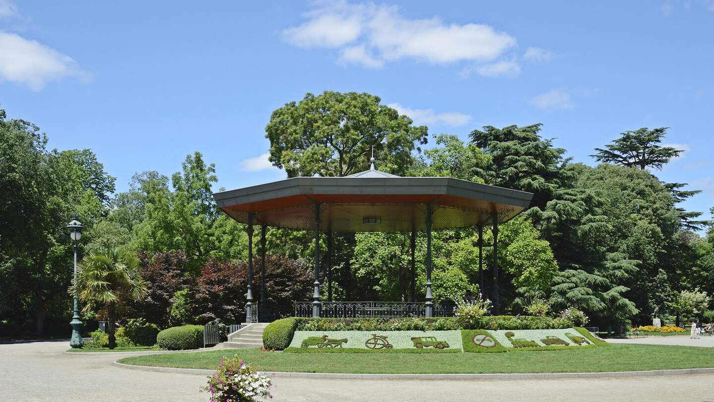 Sommerpark Jardin du Grand-Rond in der französischen Stadt Toulouse | © Gettyimages.com/olegmit 