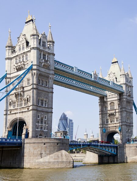 Blick auf die Tower Bridge in London über die Themse | © Gettyimages.com/moodboard