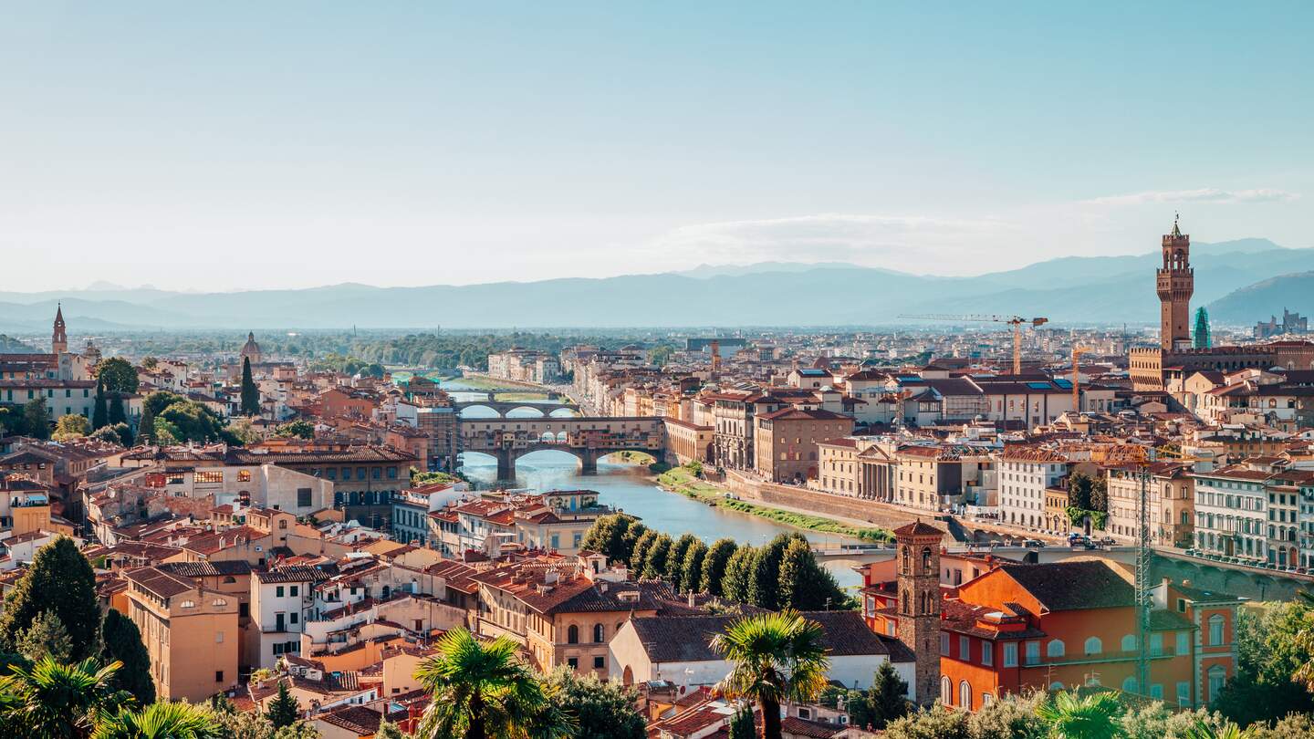 Blick auf Florenz Cityspace von Piazzale Michelangelo in Italien | © Gettyimages.com/sangapark