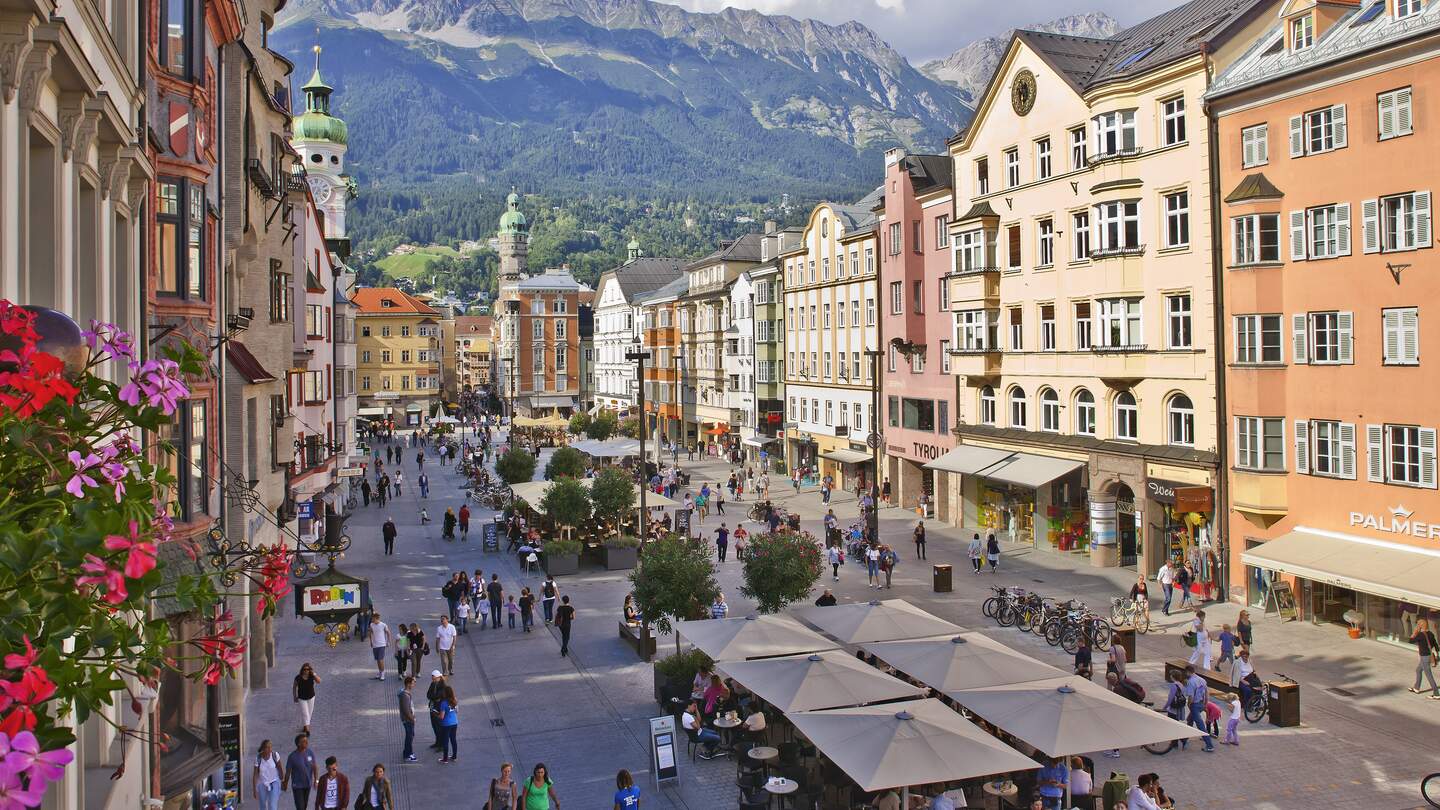 Beliebte Einkaufs- und Flanierstraße Marie-Theresien-Straße in Innsbruck | © Innsbruck Tourismus/Christof Lackner