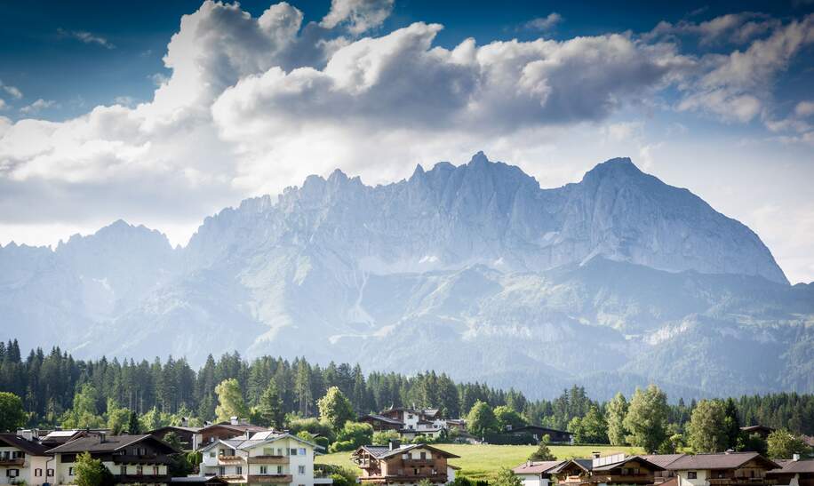 malerische Ansicht von Kitzbühel, einer alpinen Stadt | ©  Kris Goubert / 2016 Thinkstock.