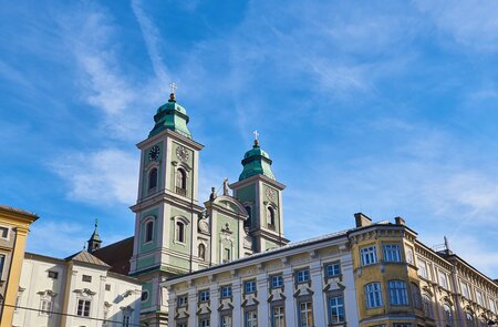 Die Alte Kathedrale, auch Ignatiuskirche genannt, oder die Jesuitenkirche ist eine Kirche in Linz, Österreich | © Gettyimages.com/Dzmitry Trambitski