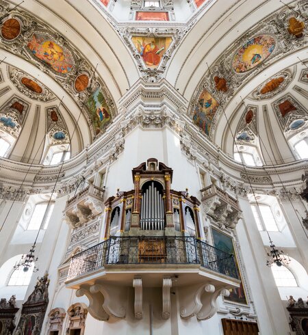 Innenansicht des Salzburger Kathedrale in Österreich | © Gettyimages.com/gregobagel