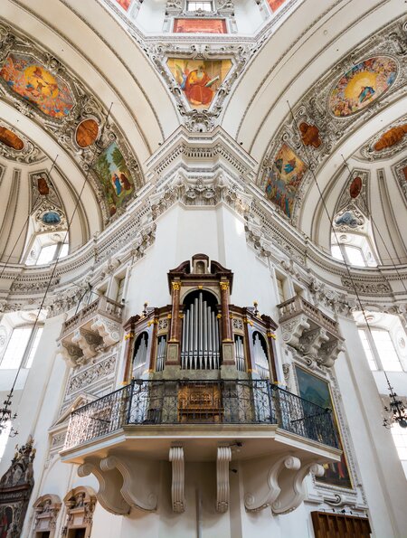 Innenansicht des Salzburger Kathedrale in Österreich | © Gettyimages.com/gregobagel