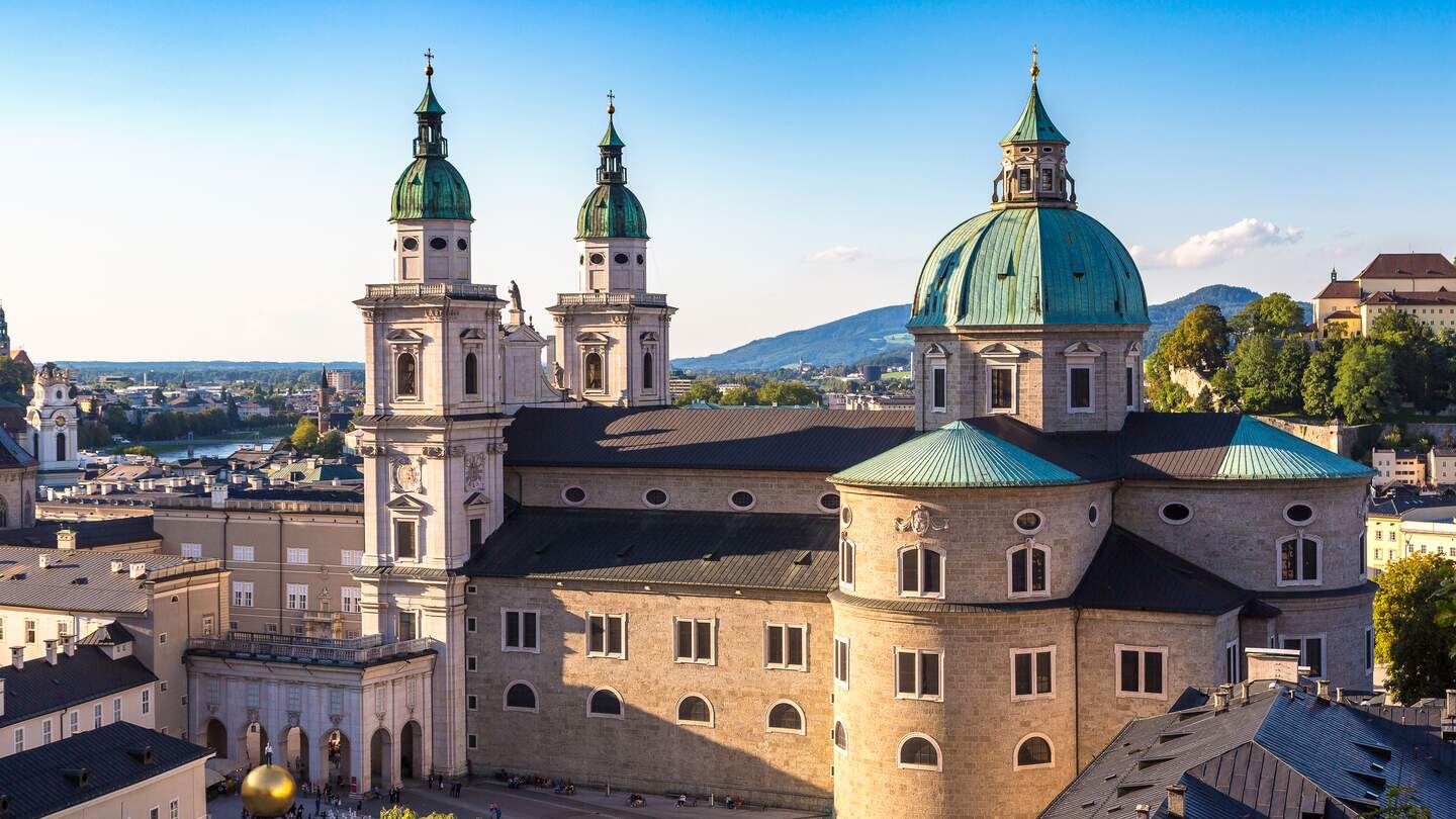 Panoramablick auf den Salzburger Dom | © Gettyimages.com/bloodua
