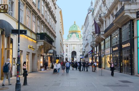 Kohlmarktstraße im Zentrum von Wien | © Gettyimages.com/Vladislav Zolotov