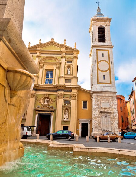 Kathedrale Sainte-Réparate und Place Rossetti Platz in Nizza | © Gettyimages.com/xbrchx
