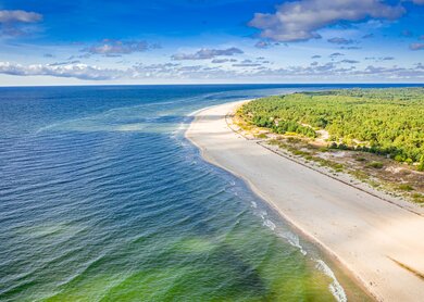 Atemberaubender Strand auf der Halbinsel Hel, Ostsee in Polen | © Gettyimages.com/shaiith