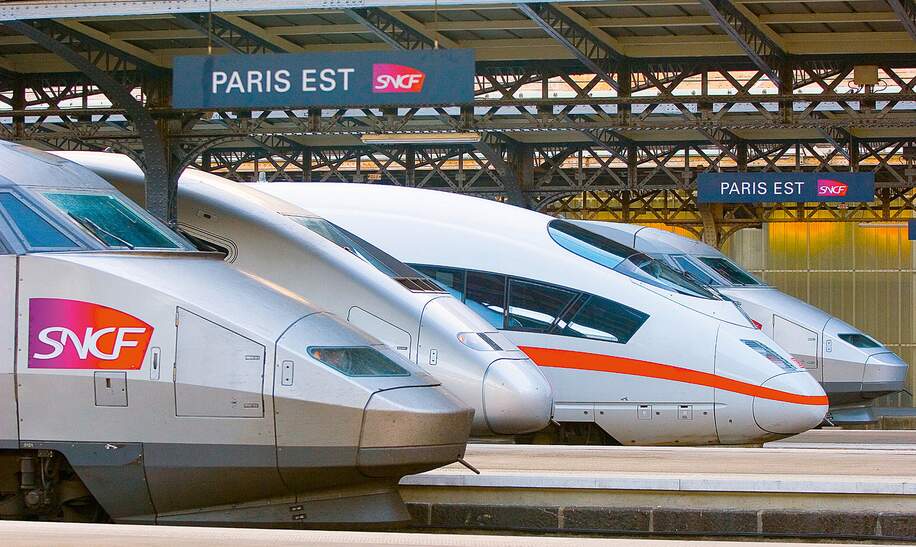 Der ICE 3 und mehrere SNCF TGVs im Bahnhof Paris Est an den Bahnsteigen | © Deutsche Bahn AG/Bartlomiej Banaszak