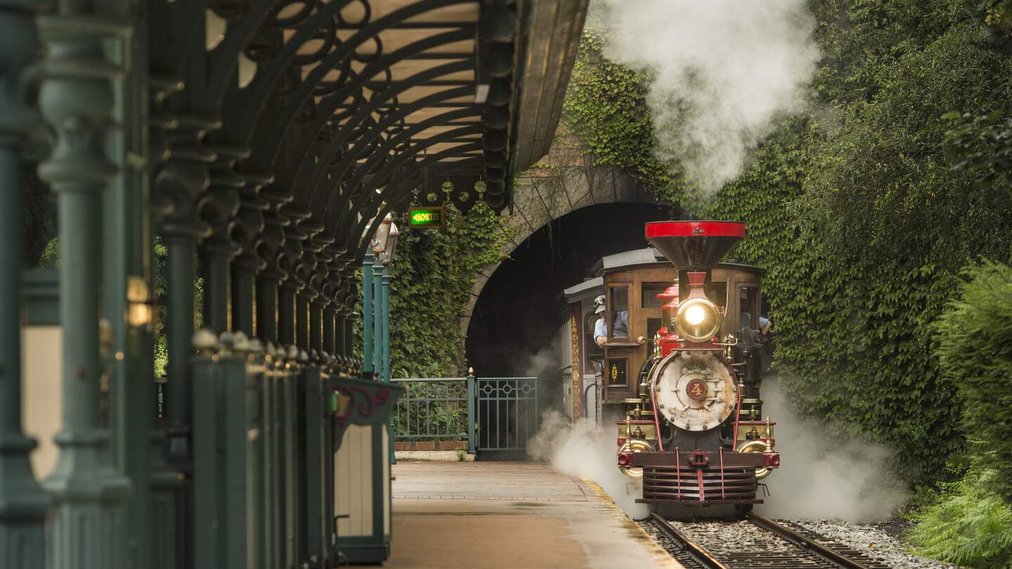 Attraktion Dampflok Railroad in Disneyland® Park | © Disney