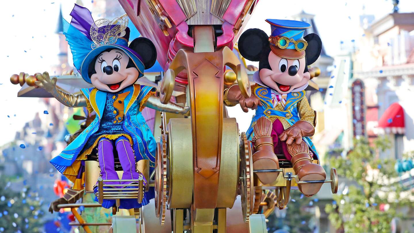 Micky und Minnie Maus bei Disney Stars on Parade entlang der Main Street USA® | © Disney