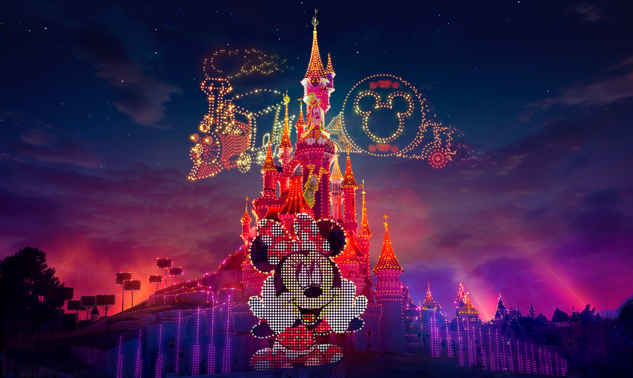 Electrical Sky Parade in Disneyland® Park Minnie Maus und Schloss | © Disney
