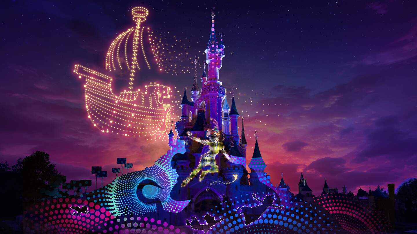 Electrical Sky Parade in Disneyland® Park Peter Pan | © Disney