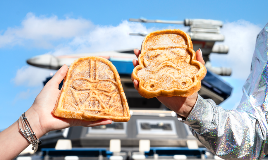 Star Wars (TM) Waffeln im Discoveryland, Disneyland® Park | © © Disney © & TM 2024 Lucasfilm Ltd.