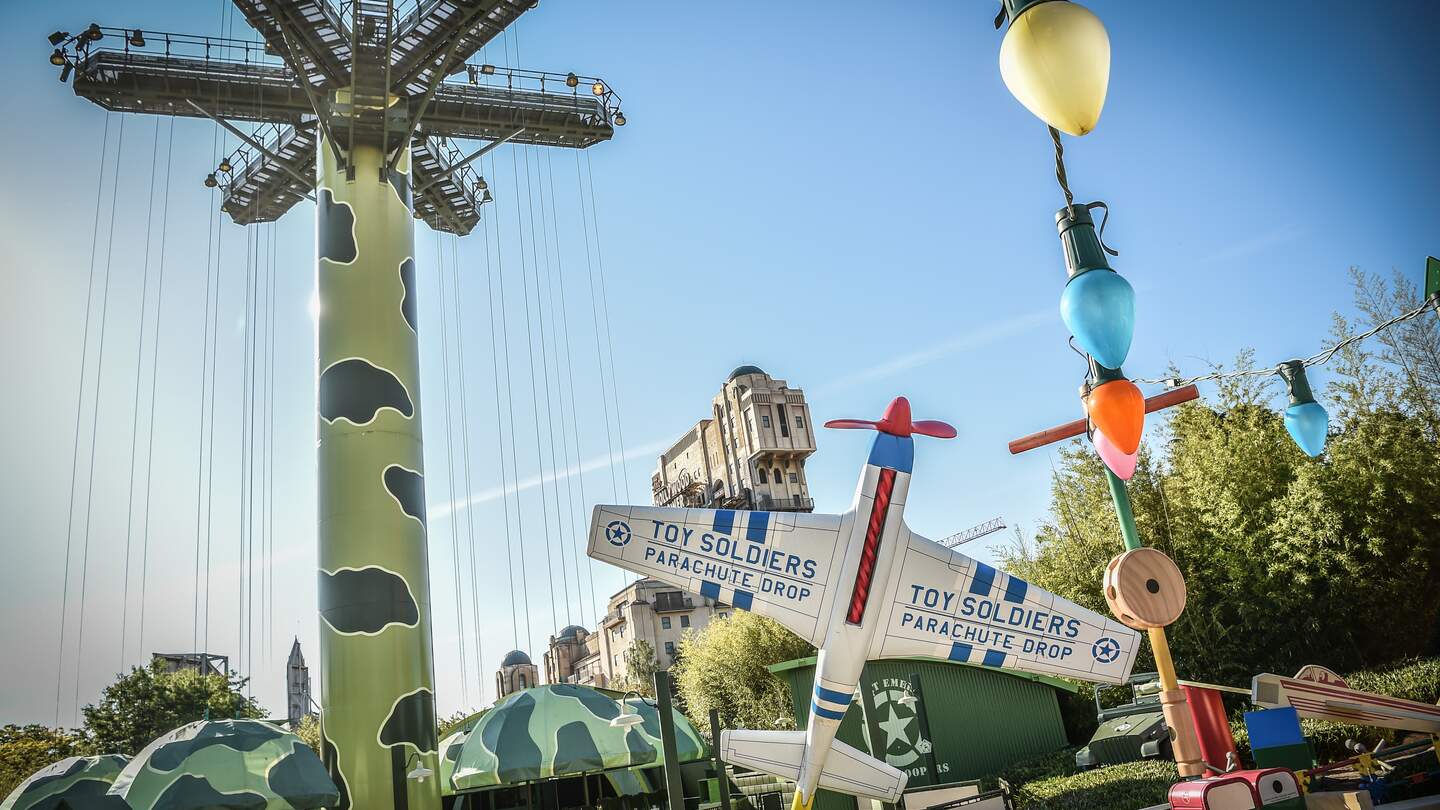 Walt Disney Studios® Park Worlds of Pixar Attraktion Toy Story Soldiers Parachute Drop | © ©Disney/© 2024 Pixar