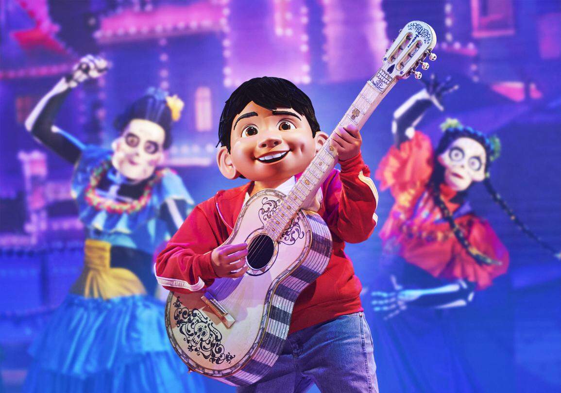 Miguel aus dem Pixar Film Coco in der neuen Show TOGETHER: a Pixar Musical Adventure in Walt Disney Studios® Park | © ©Disney/© 2024 Pixar