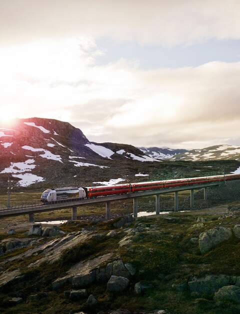 Landschaft in Norwegen mit Bergbahn | © Oivind Haug