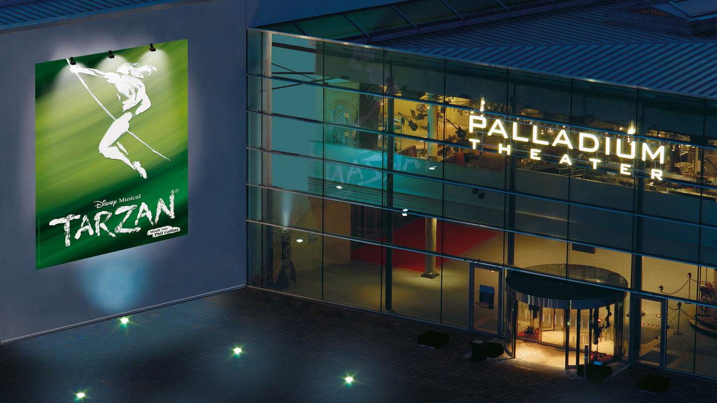 Palladium Theater in Stuttgart mit Disneys Tarzan Musical Logo | © Stage Entertainment