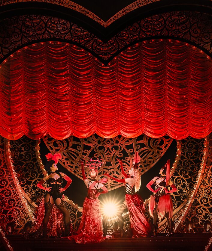 Szenenbild mit Lady Ms aus Moulin Rouge! - das Musical  | © Johan Persson