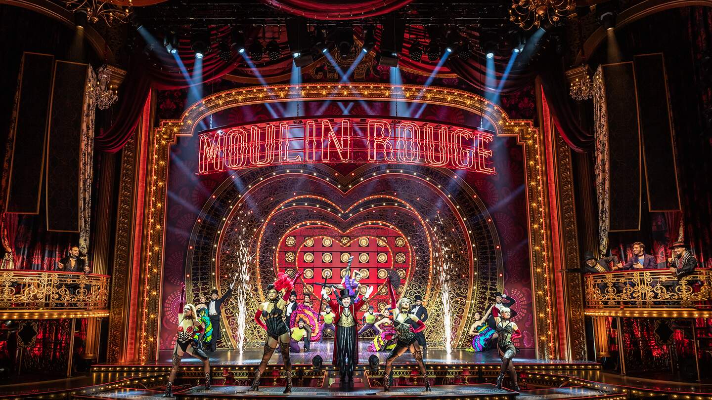 Szenenbild mit Gavin Turnbull  als Harold Zigler aus Moulin Rouge! - das Musical  | © Johan Persson