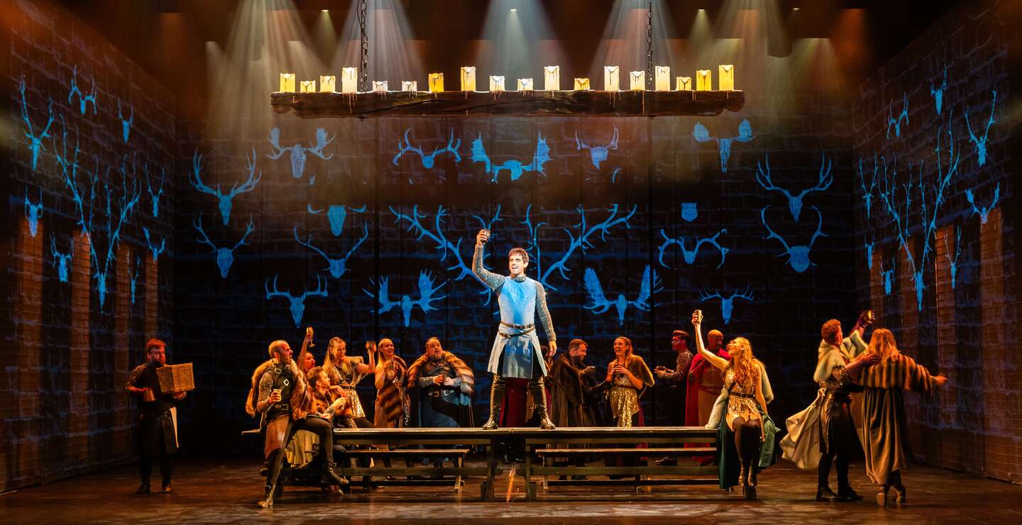 Robin Hood im Kampf gegen die Obrigkeit und King John - Szenenbild Robin Hood Musical | © spotlight musicals, Christian Tech