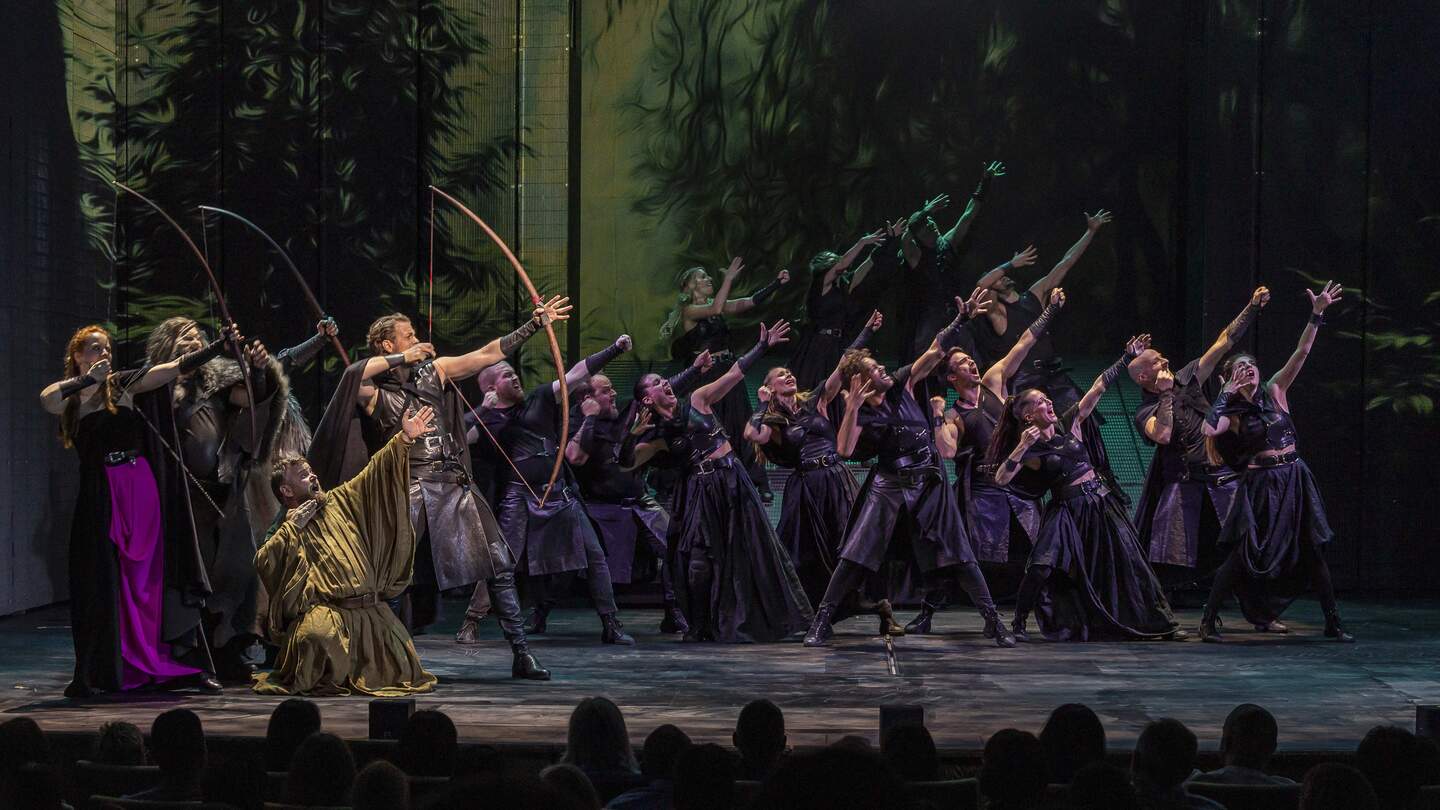 Robin Hood und die Outlaws im Kampf gegen die Ungerechtigkeit - Szenenbild Robin Hood Musical | © spotlight musicals, Christian Tech