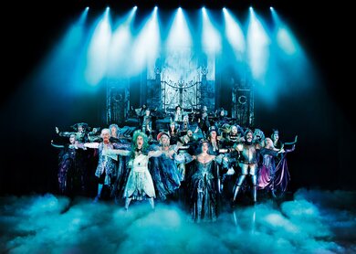 Szenenbild des Songs Ewigkeit aus dem Musical Tanz der Vampire  | © Stage Entertainment/Brinkhoff Moegenburg