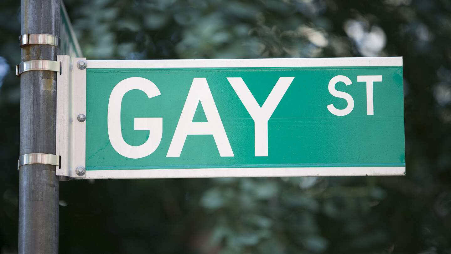 Gay Street Schild im New Yorker Greenwich Village | © Gettyimages.com/ericsphotography