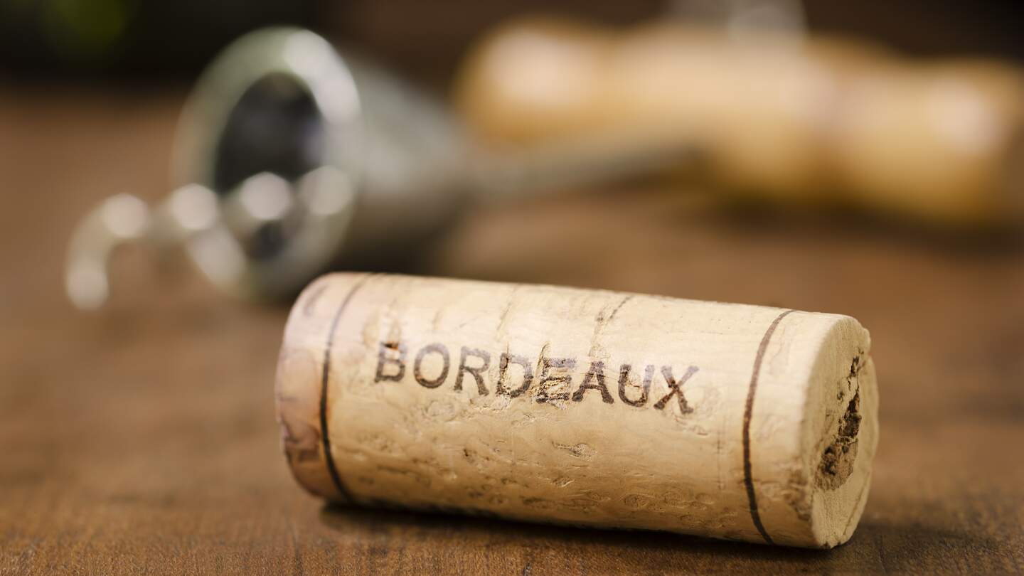 Typischer Weinkorken aus Bordeaux | © Gettyimages.com/Brycia James